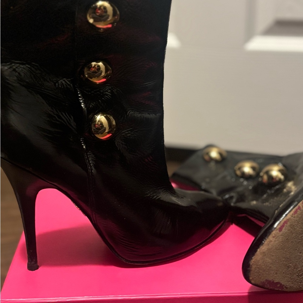 Elegant Black Heeled Boots with Gold Accents